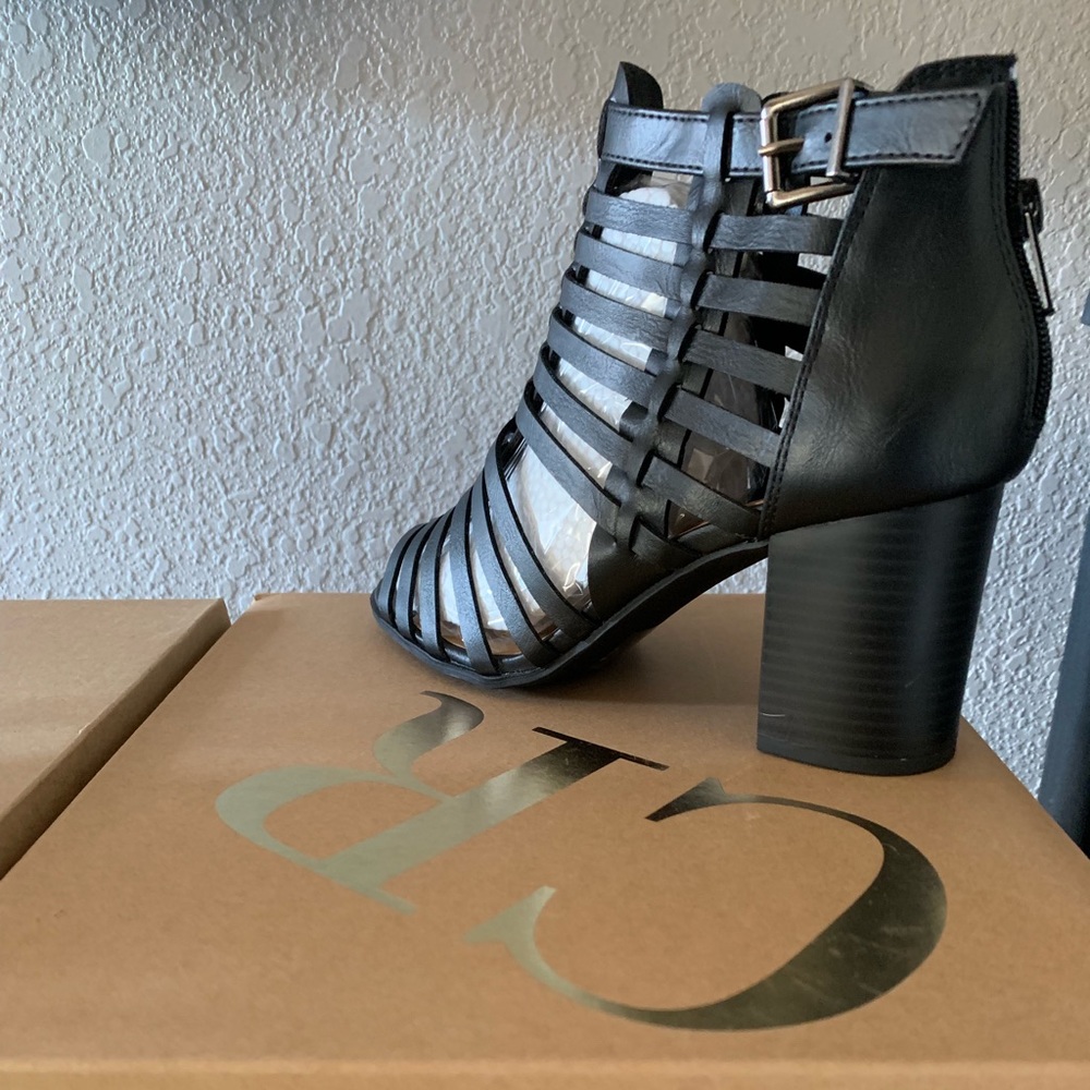 Charlotte Russe, Size 9, New in Box - Picture 2 of 3